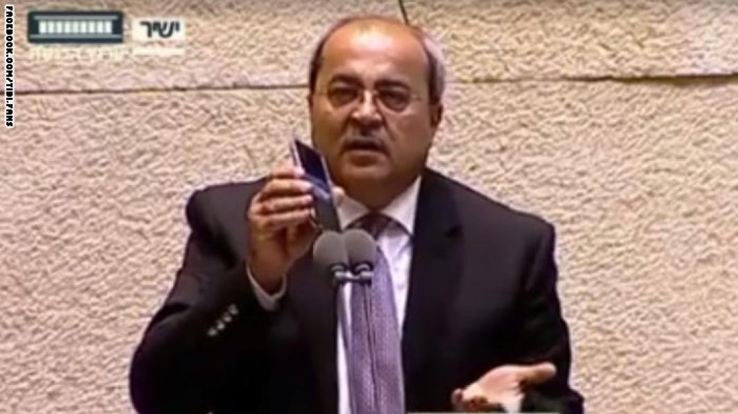 بالفيديو.. النائب العربي أحمد الطيبي يرفع الآذان في الكنيست الإسرائيلي