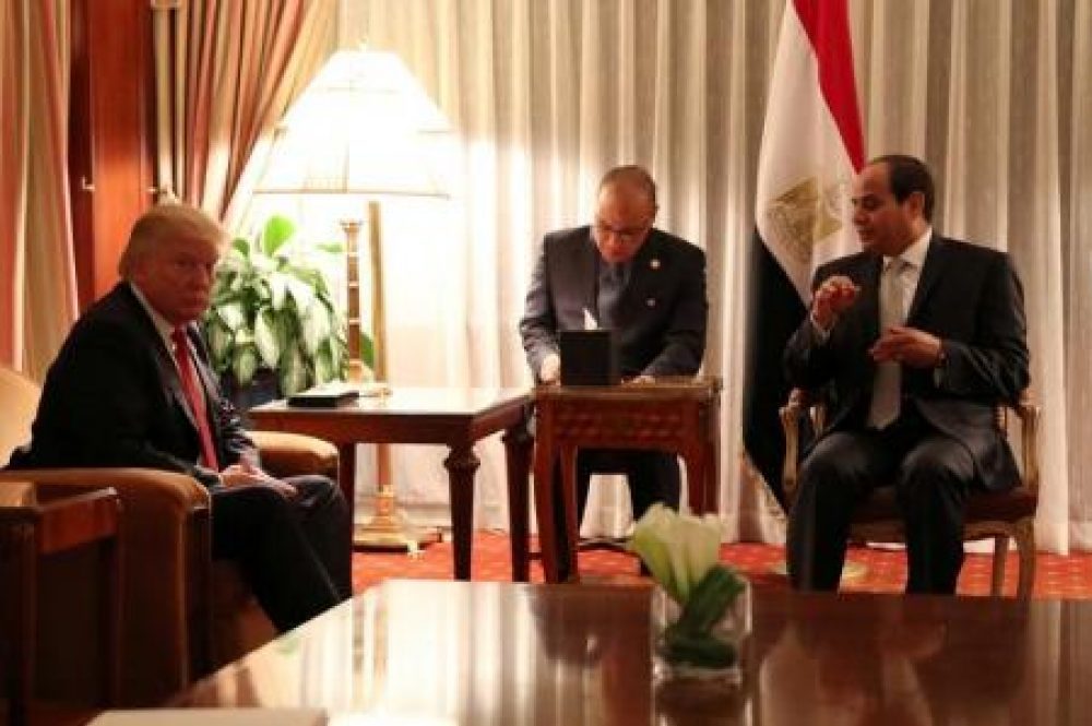 بيان: السيسي أول زعيم دولي يجري اتصالا هاتفيا بترامب لتهنئته