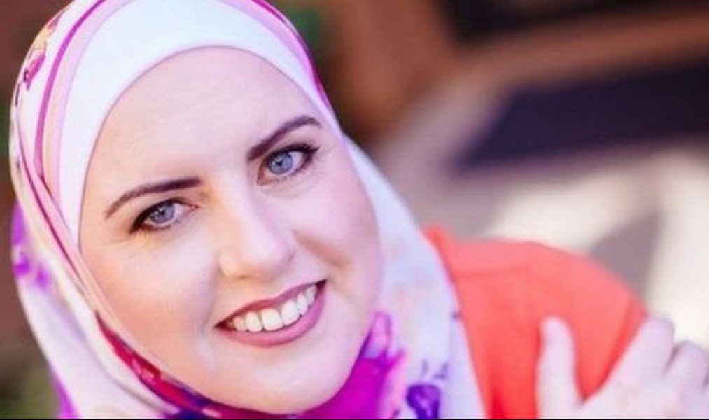 سيناتور أمريكي يدعم منافسته المسلمة بعد تلقيها رسائل كراهية